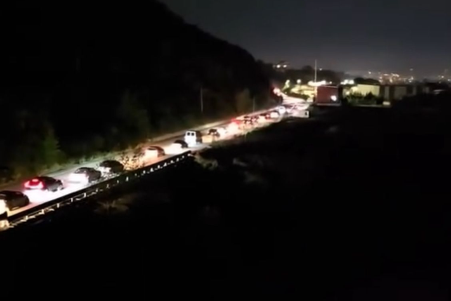 Përplasen dhjetë automjete në aksin Elbasan–Tuneli i