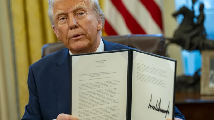 Trump anulon të gjitha dokumentet që Biden i nënshkroi me autopen