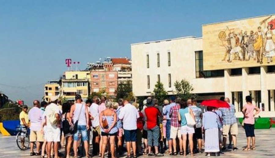 Turizmi “zhgënjen” në konsum, kompanive u mbeten produktet