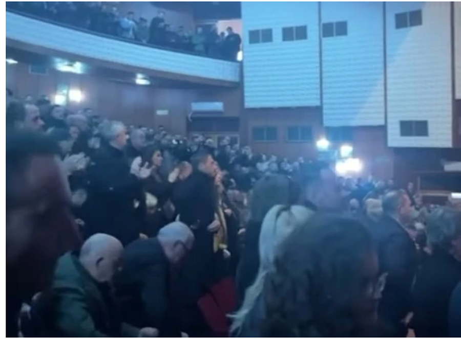 Lamtumira e fundit e Shpat Kasapit! Dhimbje e lot, drithërojnë motra e