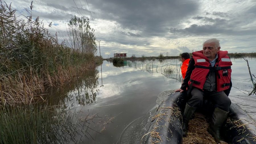 Përplasja burokratike përmbyti dhjetëra shtëpi dhe qindra