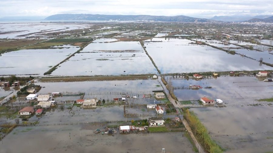 Përplasja burokratike përmbyti dhjetëra shtëpi dhe qindra