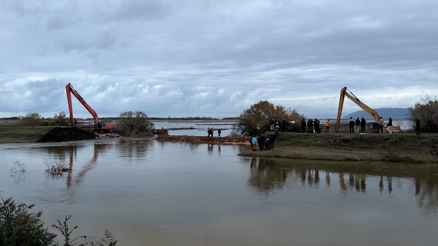 Përplasja burokratike përmbyti dhjetëra shtëpi dhe qindra