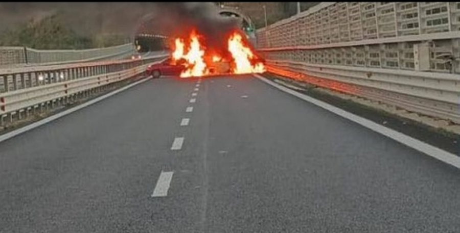 Grabitje spektakolare në Itali, sulmohet furgoni i blinduar,