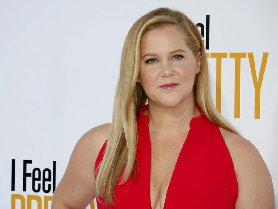 Ylli i Hollivudit Amy Schumer transformohet totalisht në pamje: Humb