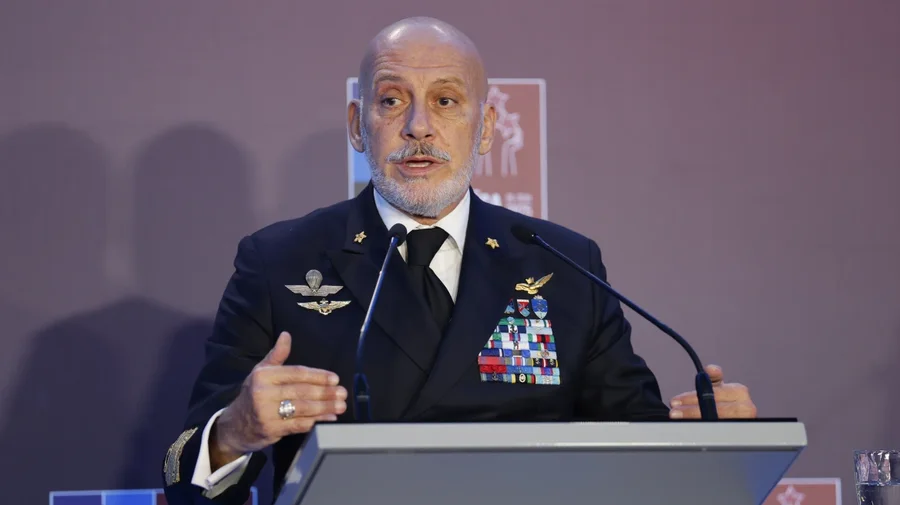 Admirali i NATO-s: Po shqyrtojmë një sulm parandalues kundër