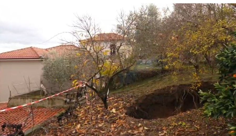Panik dhe pasiguri në Belsh, hapen sërish gropa karstike: e fundit 1