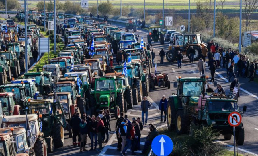 Fermerët grekë nuk heqin dorë, bllokojnë sërish