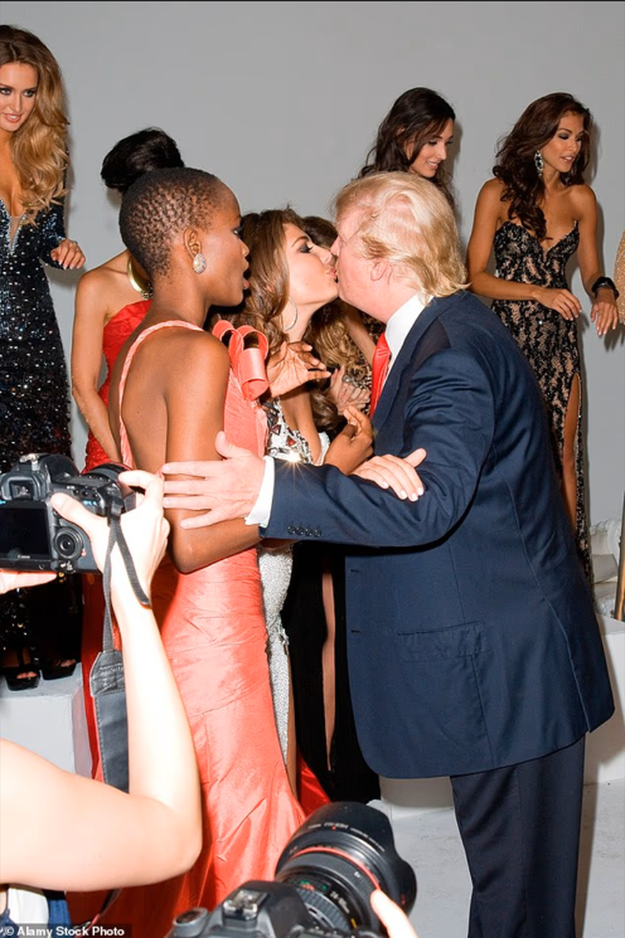 Puthja me Trump, lidhja me Kanye West, divorci me Dragos Savulescu, Angela