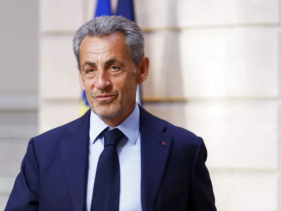 "Ngjyra gri dominonte kudo"/ Sarkozy përshkruan 20 ditët e