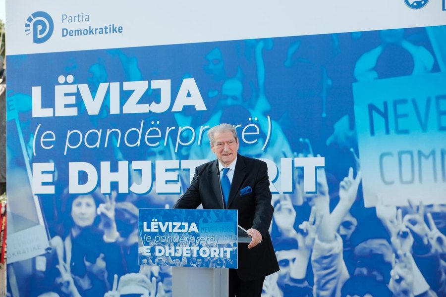 “E shndërroi 1990-ën në vitin e mrekullisë”,