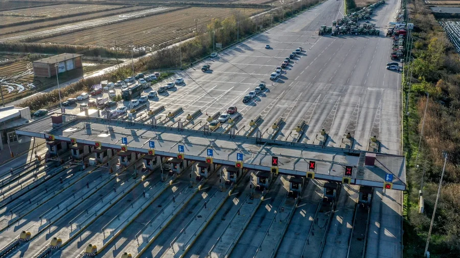 Bllokadat e fermerëve në Greqi/ Sa i kushtojnë ekonomisë, si