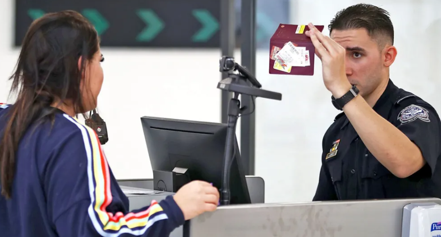 SHBA-të mund t'u kërkojnë turistëve të huaj