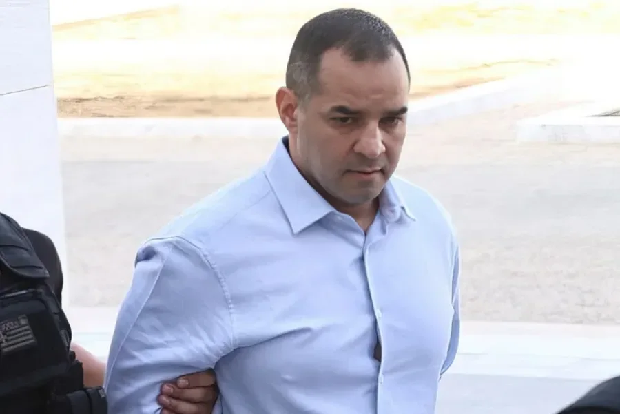 EMRAT/ Arsenal armësh në banesën e Dhimitër Mecit, Policia