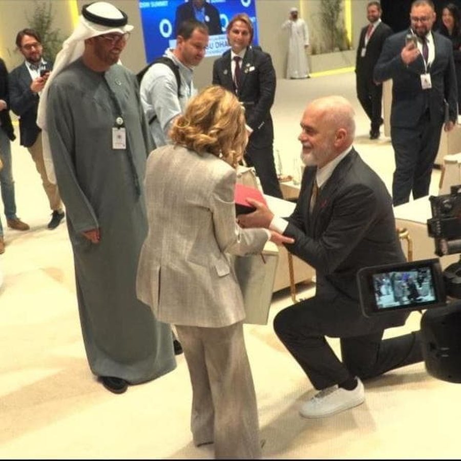 Meloni nxjerr në ankand dhuratat nga liderët e huaj, mes tyre edhe