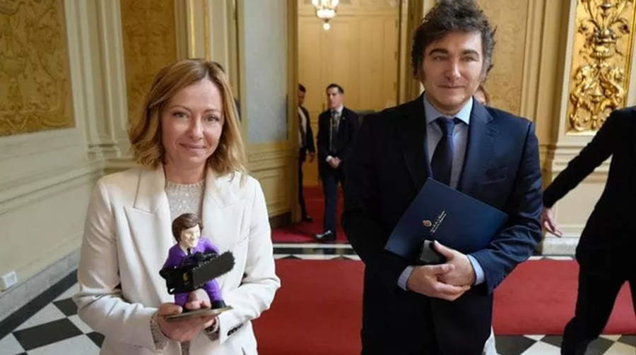 Meloni nxjerr në ankand dhuratat nga liderët e huaj, mes tyre edhe