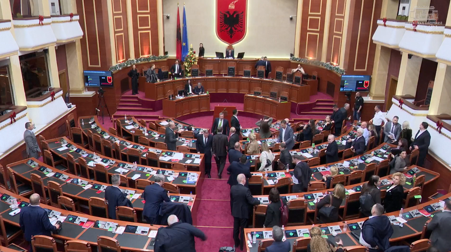 SHBA e BE e kundërshtuan se rrezikon pastrim parash, PS miraton