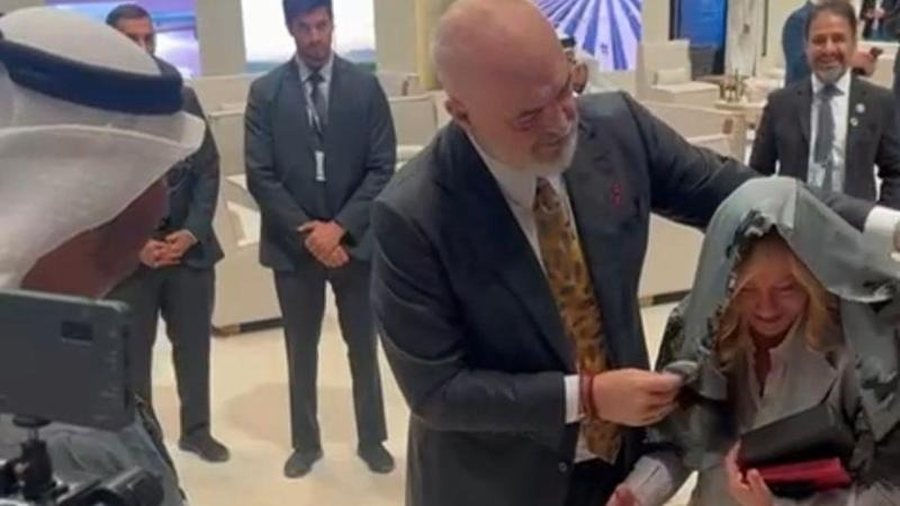 Meloni nxjerr në ankand dhuratat që mori nga udhëheqësit