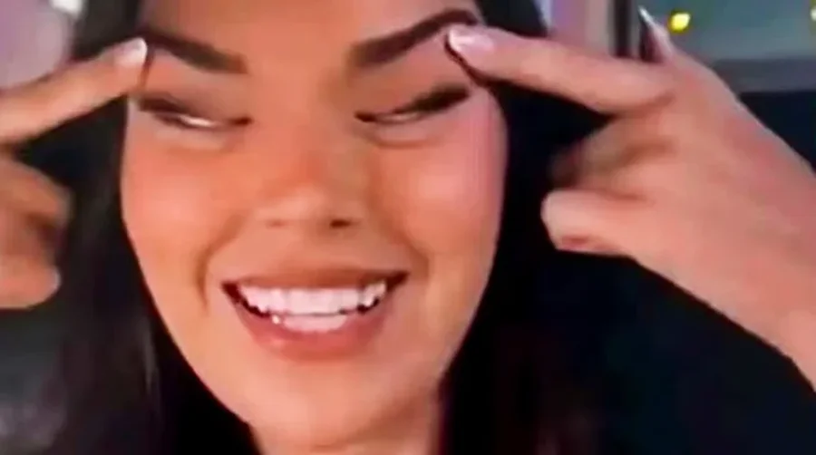 FOTO/ Bëri gjest racist, bukuroshes me origjinë nga Kosova i hiqet