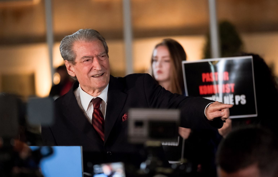 Kriza që nuk erdhi dhe opozita që u përplas me veten