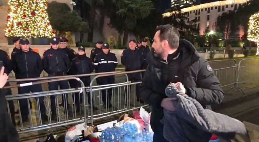 Tensione para Kryeministris&euml;: Lapaj akuzon policin&euml; p&euml;r