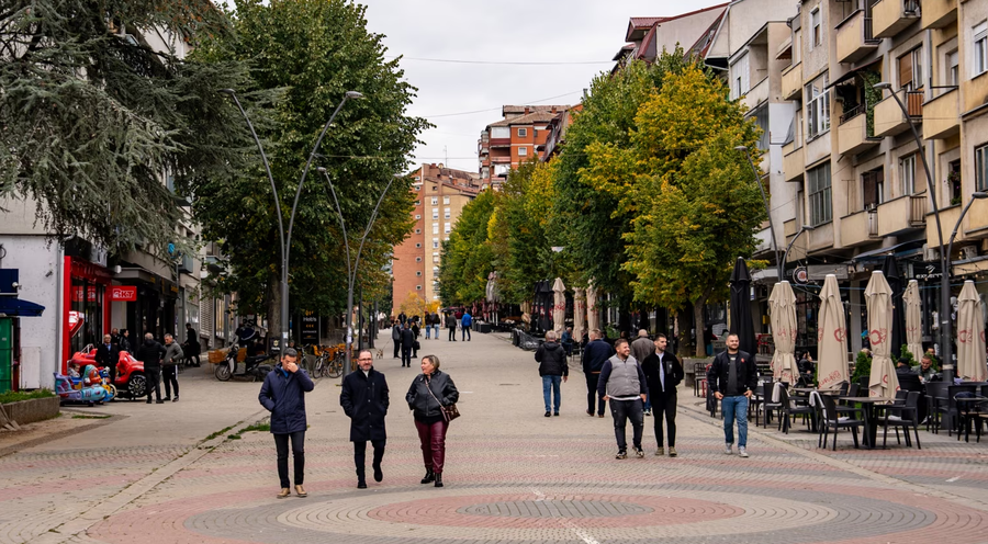 Komunat në veri votojnë për t'u tërhequr nga