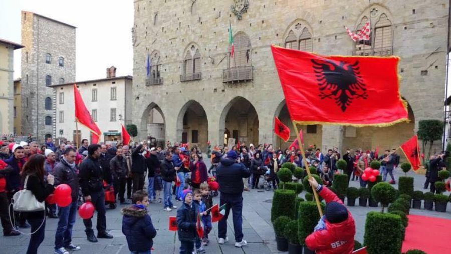 Mbi gjysm&euml; milioni shqiptar&euml; jetojn&euml; n&euml; Itali! Komuniteti i
