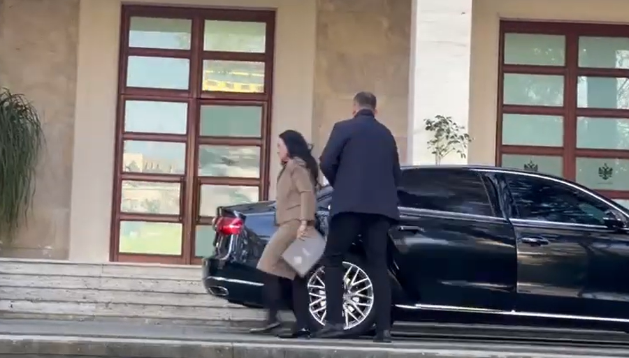 Rama mbledh qeverin&euml;, e pranishme edhe zv.kryeministrja Balluku