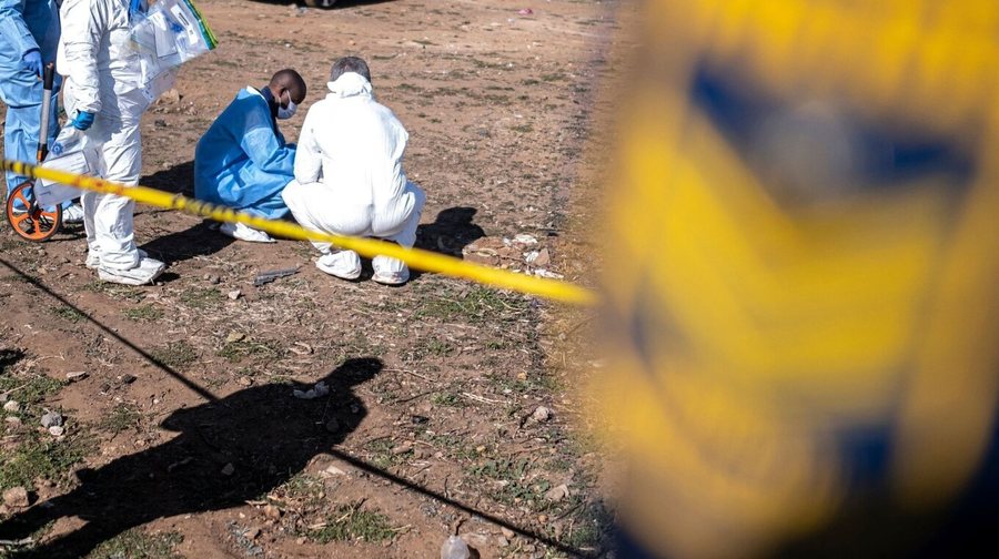 Gjakderdhje n&euml; nj&euml; tavern&euml; n&euml; Afrik&euml;n e Jugut: 10