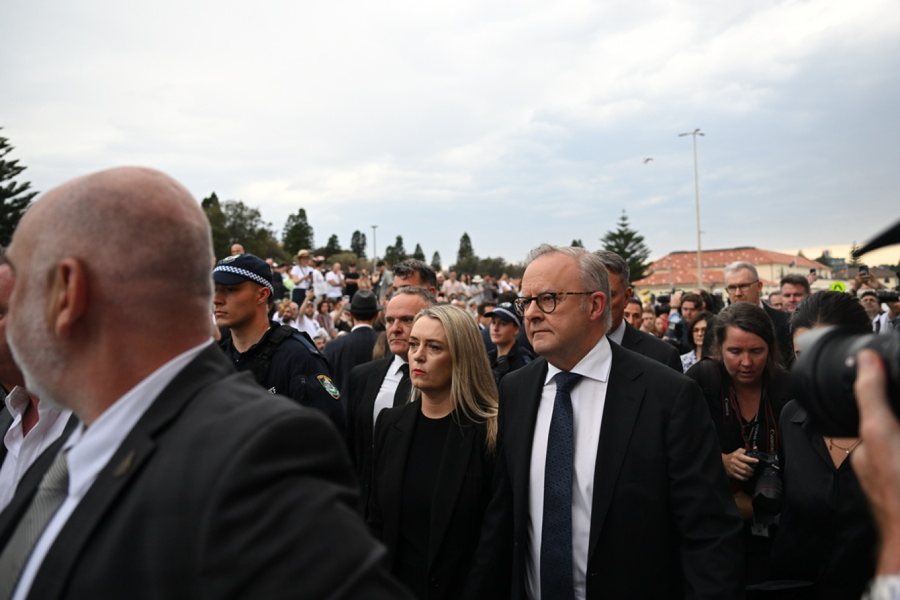 Kryeministri Albanese fishk&euml;llehet n&euml; p&euml;rkujtimoren p&euml;r