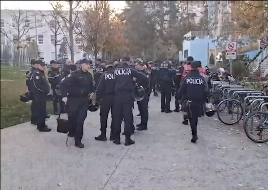 VIDEO lajm/ Protesta e thirrur nga opozita, forcat e Rendit,