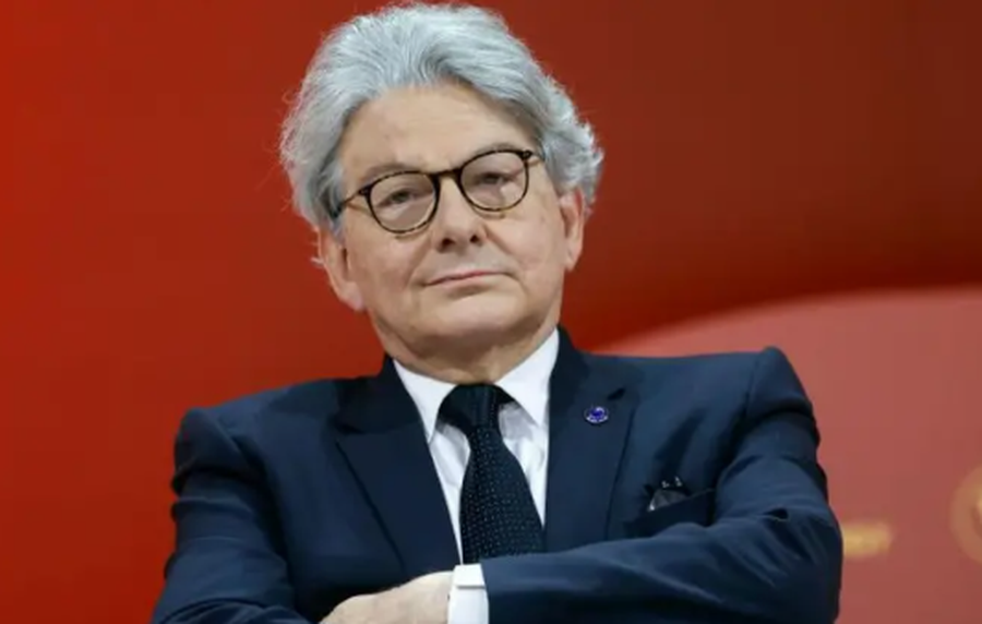 SHBA i ndalon hyrjen ish-komisionerit t&euml; BE dhe 4 zyrtar&euml;ve t&euml;