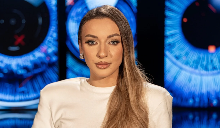 I fejuari iu v*a n&euml; oborrin e sht&euml;pis&euml;, historia e trisht&euml;