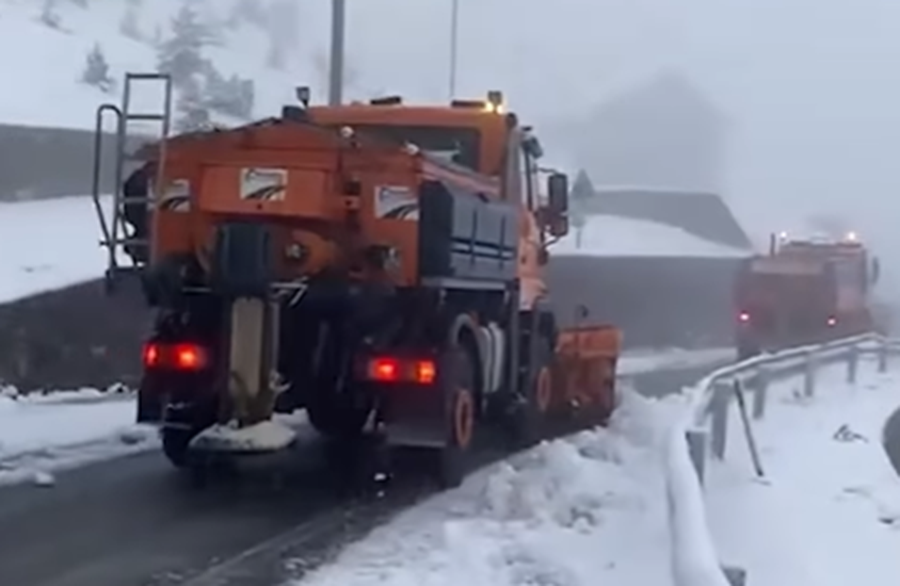FOTO/ Reshjet e d&euml;bor&euml;s zbardhin zonat malore n&euml; Shkod&euml;r