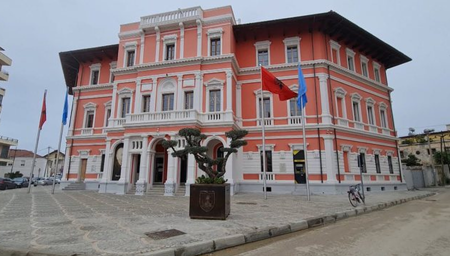 Vodh&euml;n naft&euml; nga mjetet e pun&euml;s, pezullohen nga detyra tre