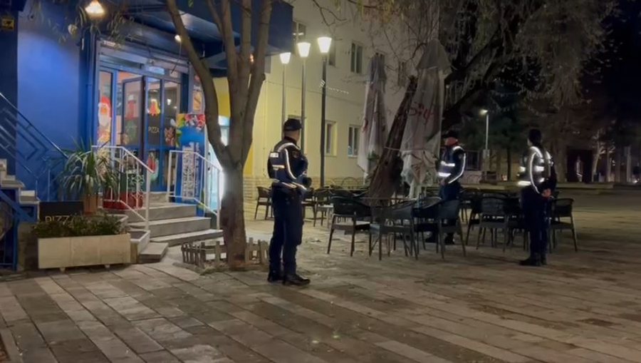 FOTOT/ P&euml;rleshje brenda nj&euml; lokali, shoq&euml;rohen i d&euml;mtuari
