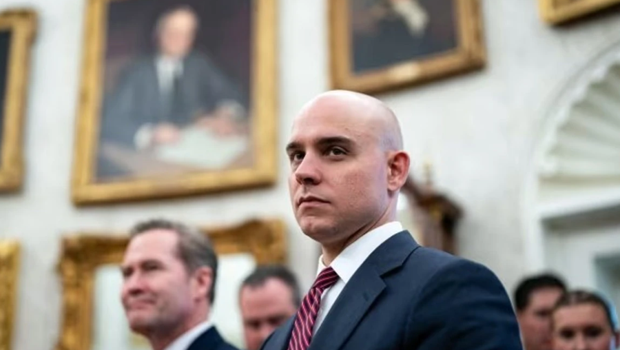 Publiku nuk e njeh, kush është "njeriu në hije" i