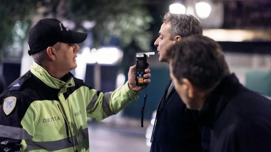 Policia ndalon dhe i bën test alkooli kryeministrit Mitsotakis