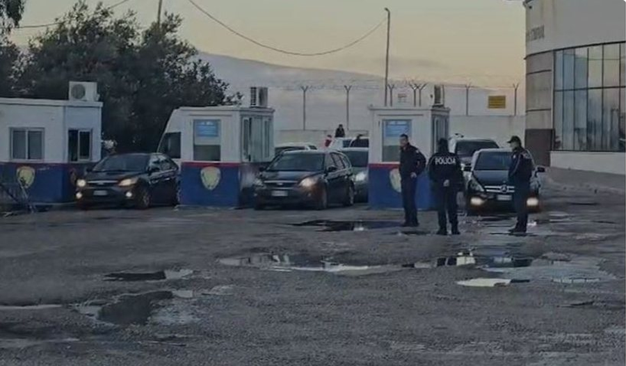 Emigrant&euml;t kthehen pran&euml; familjeve p&euml;r fundvit, fluks