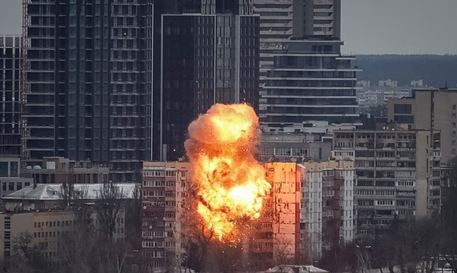 N&euml; prag t&euml; takimit Trump-Zelensky, Rusia bombardon Kievin me raketa