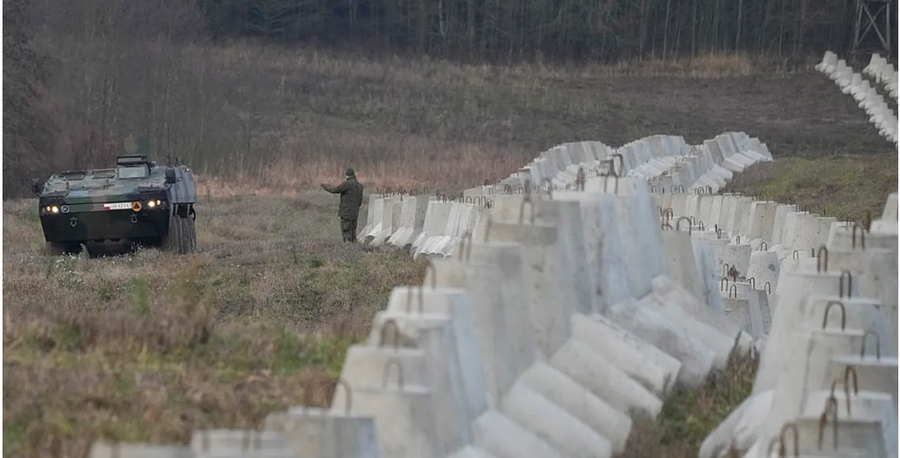 Polonia ngre në ajër avionët luftarakë dhe mbyll dy