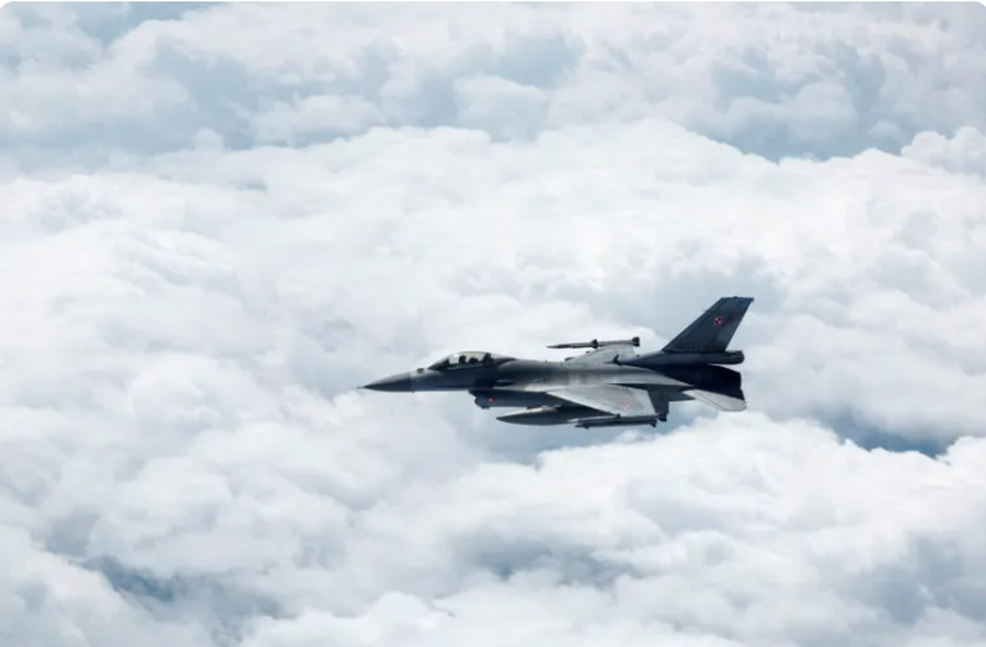 Polonia ngre në ajër avionët luftarakë dhe mbyll dy