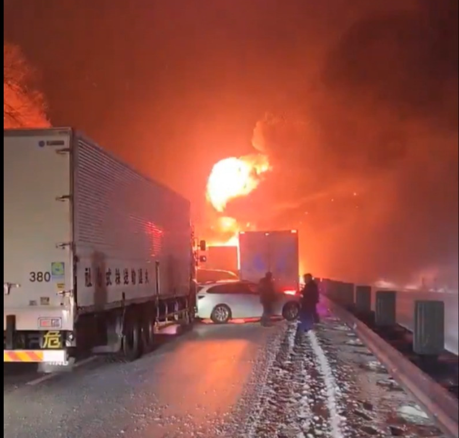 Aksident masiv n&euml; Japoni: P&euml;rplasen 56 makina, 2 viktima dhe 26