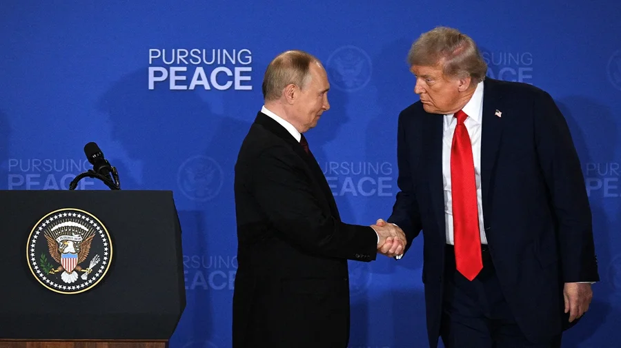 Trump dhe Putin bised&euml; telefonike para takimit me Zelenskyn