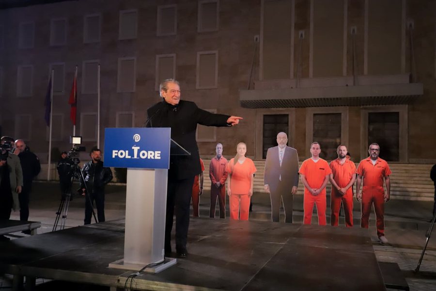 "Mos e quani më kryeministër", Berisha: Agasi rrihte me