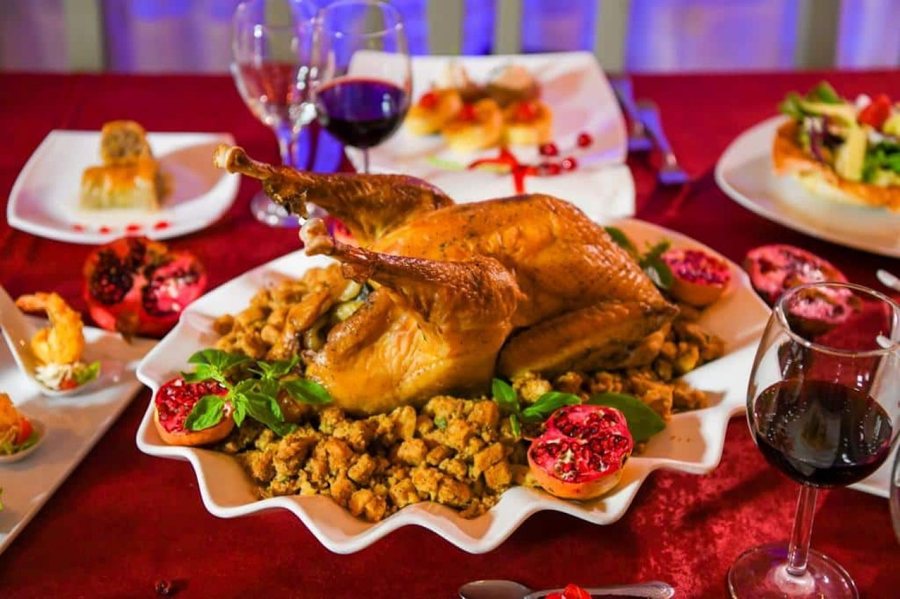 Nga gjeli i detit te vera, sa shtrenjt&euml; po kushton tryeza e Vitit t&euml;