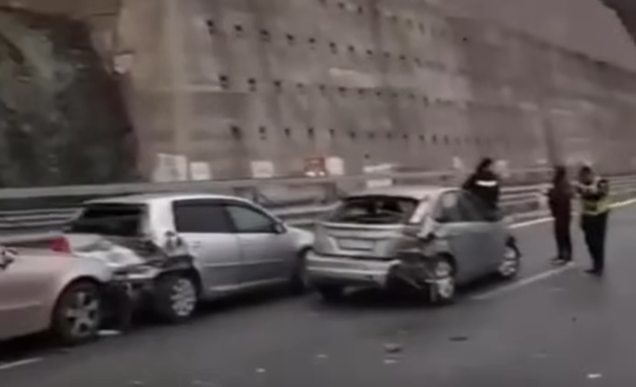 Ngrin Rruga e Kombit, 10 automjete t&euml; p&euml;rfshira n&euml; disa aksidente