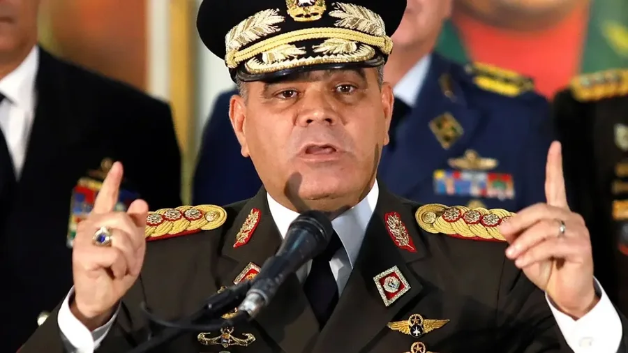 &ldquo;Kthejuni jet&euml;s normale&rdquo;, ministri i Mbrojtjes s&euml;