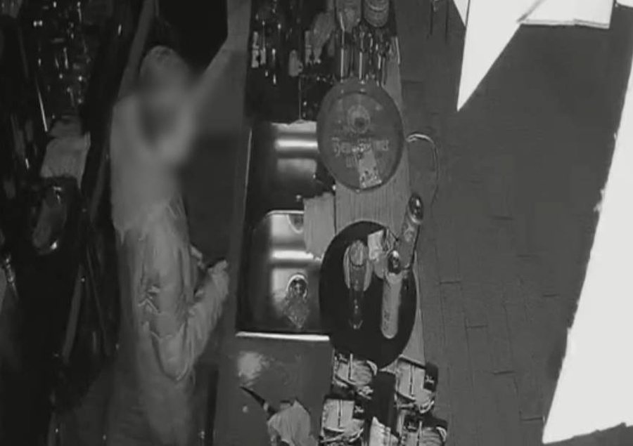 I pashqet&euml;suar i mituri kryen grabitjen vet&euml;m15 metra larg SPAK