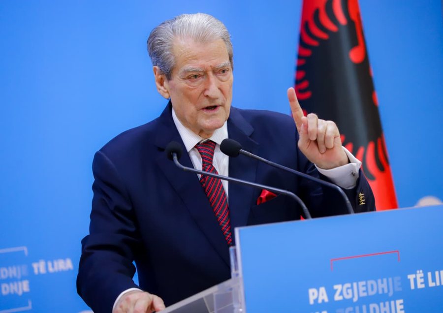 "Flamujt s'jan&euml; penges&euml;", Berisha thirrje partis&euml;